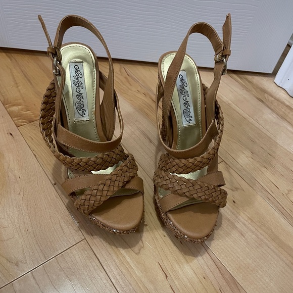 EUC Naughty Money Platform Hills Size6 - Picture 2 of 8